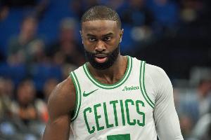 半场战报-绿军领先快船14分 杰伦·布朗16+5 哈登7中1 小琼斯伤退